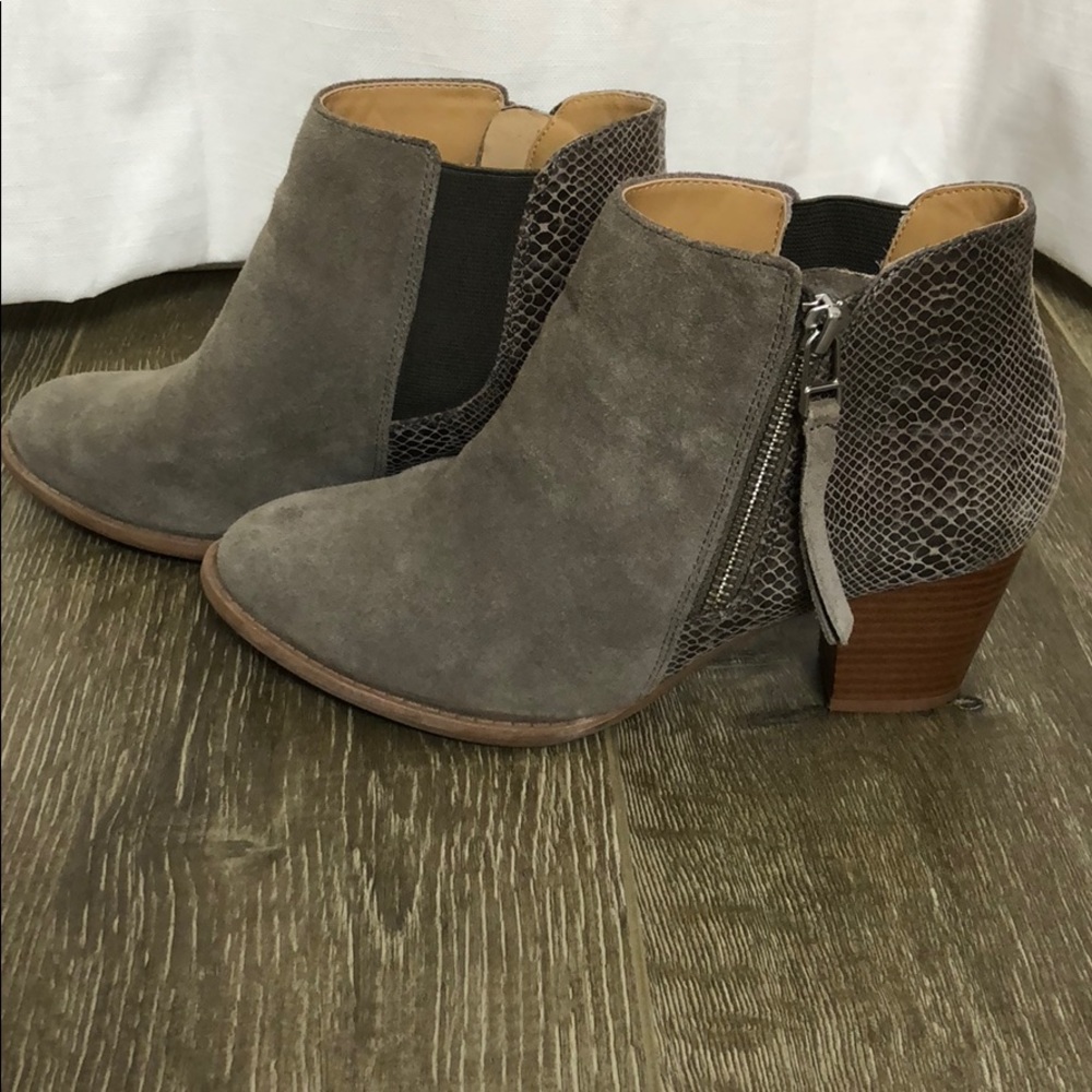 Vionic Gray shoes! - Picture 3 of 4